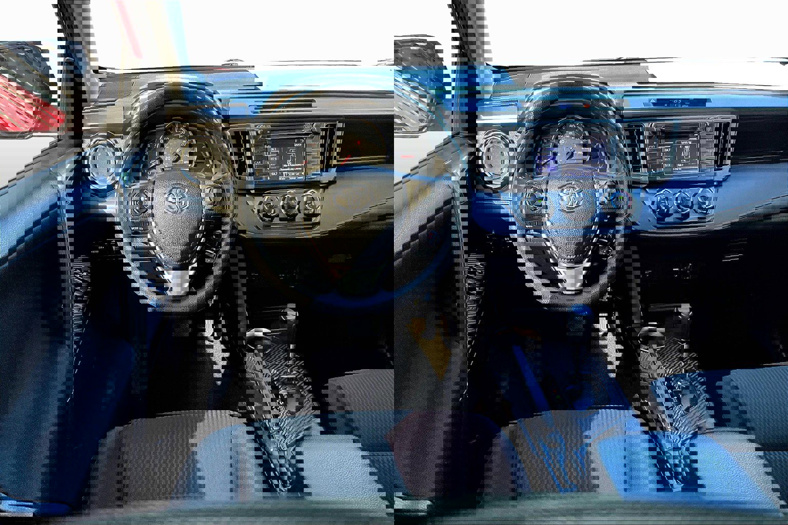 Used 2015 Toyota RAV4 LE image 5