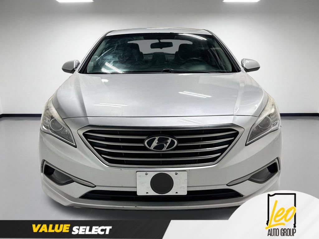 Used 2017 Hyundai Sonata SE FWD image 2