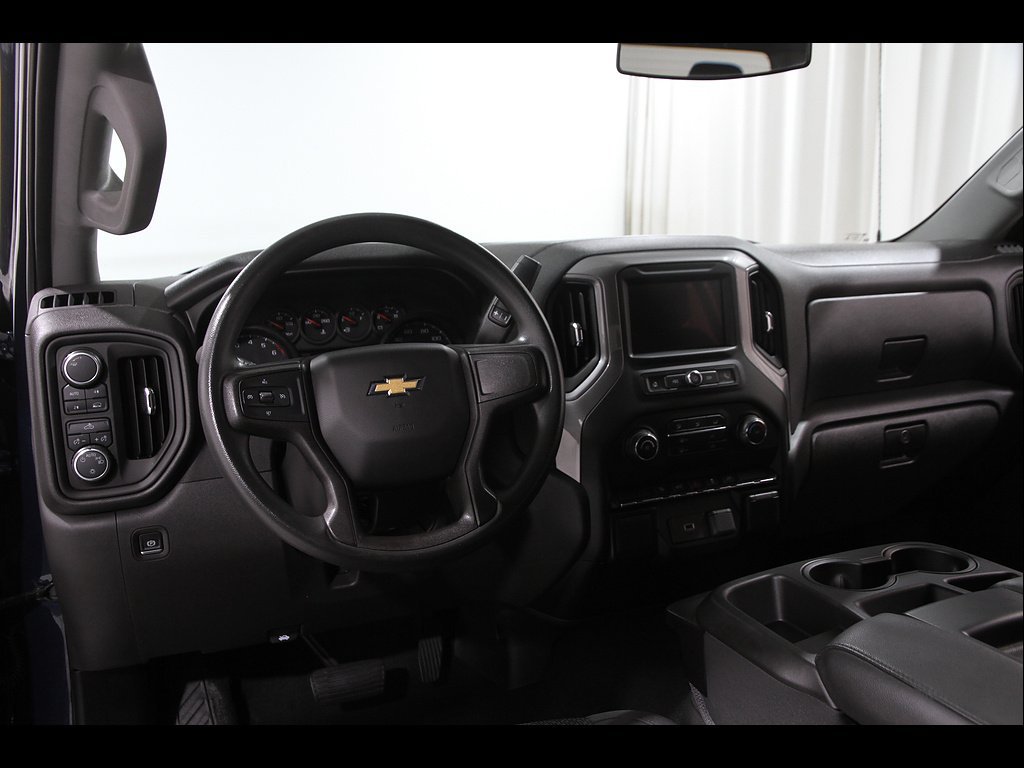 Used 2020 Chevrolet Silverado 1500 Custom w/ Custom Value Package AWD/4WD image 7