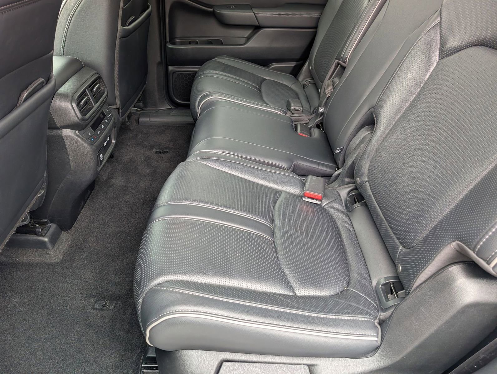 Used 2023 Honda Pilot Elite image 12