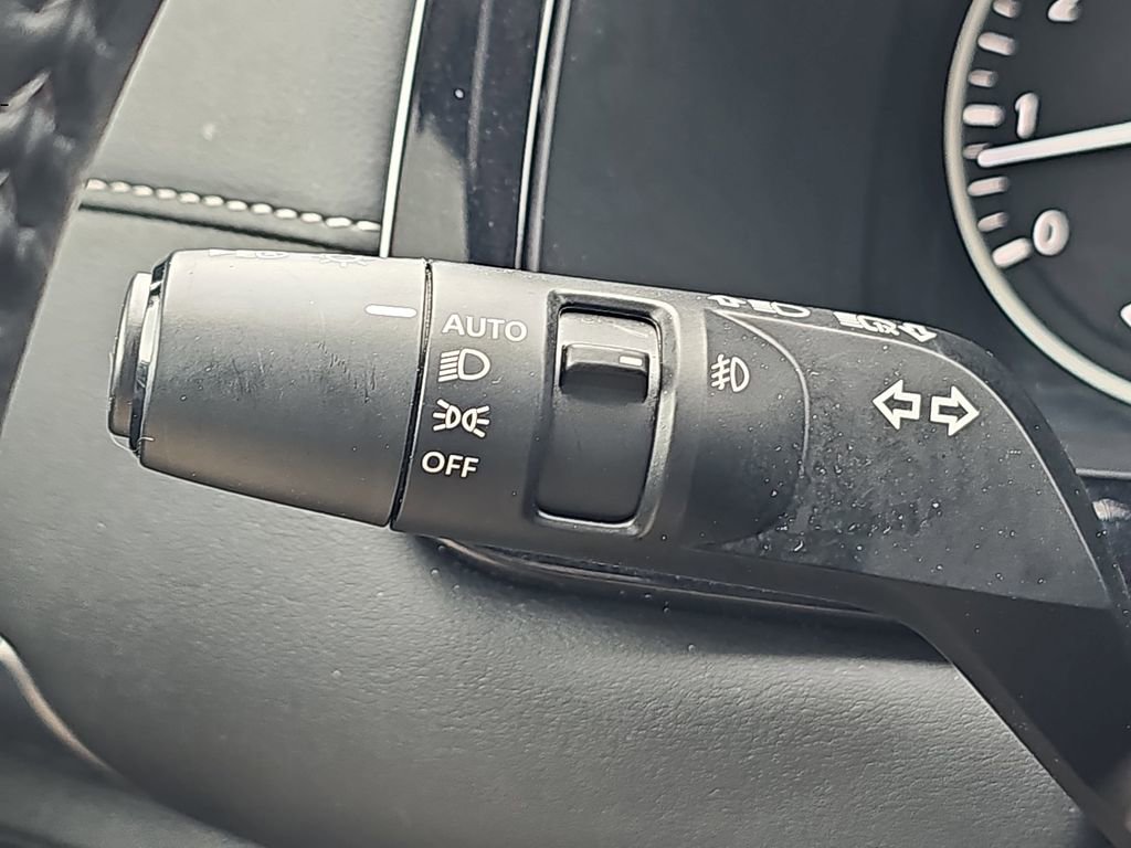 Used 2025 Nissan Pathfinder SL w/ SL Premium Package FWD image 32
