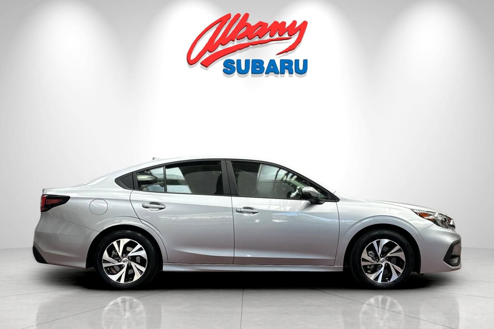 Used 2025 Subaru Legacy Premium AWD/4WD image 3