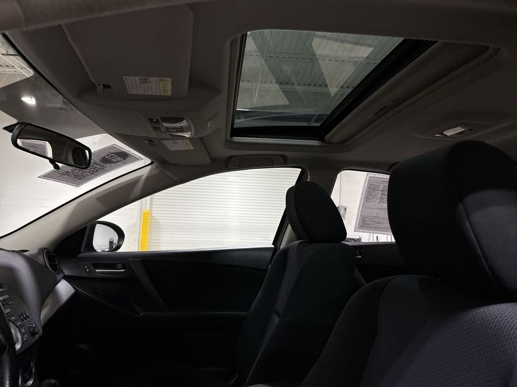 Used 2011 MAZDA MAZDA3 i Touring FWD image 18