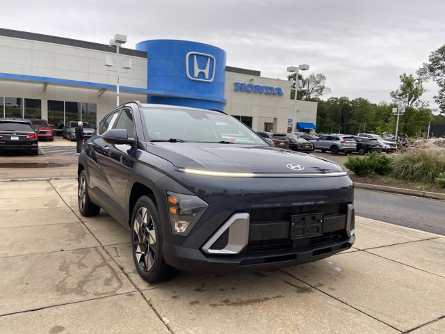 Used 2025 Hyundai Kona SEL FWD image 2