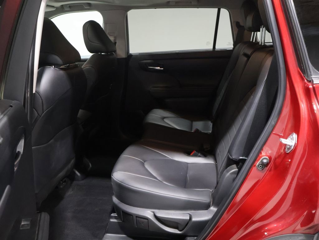 Used 2024 Toyota Highlander XLE image 18
