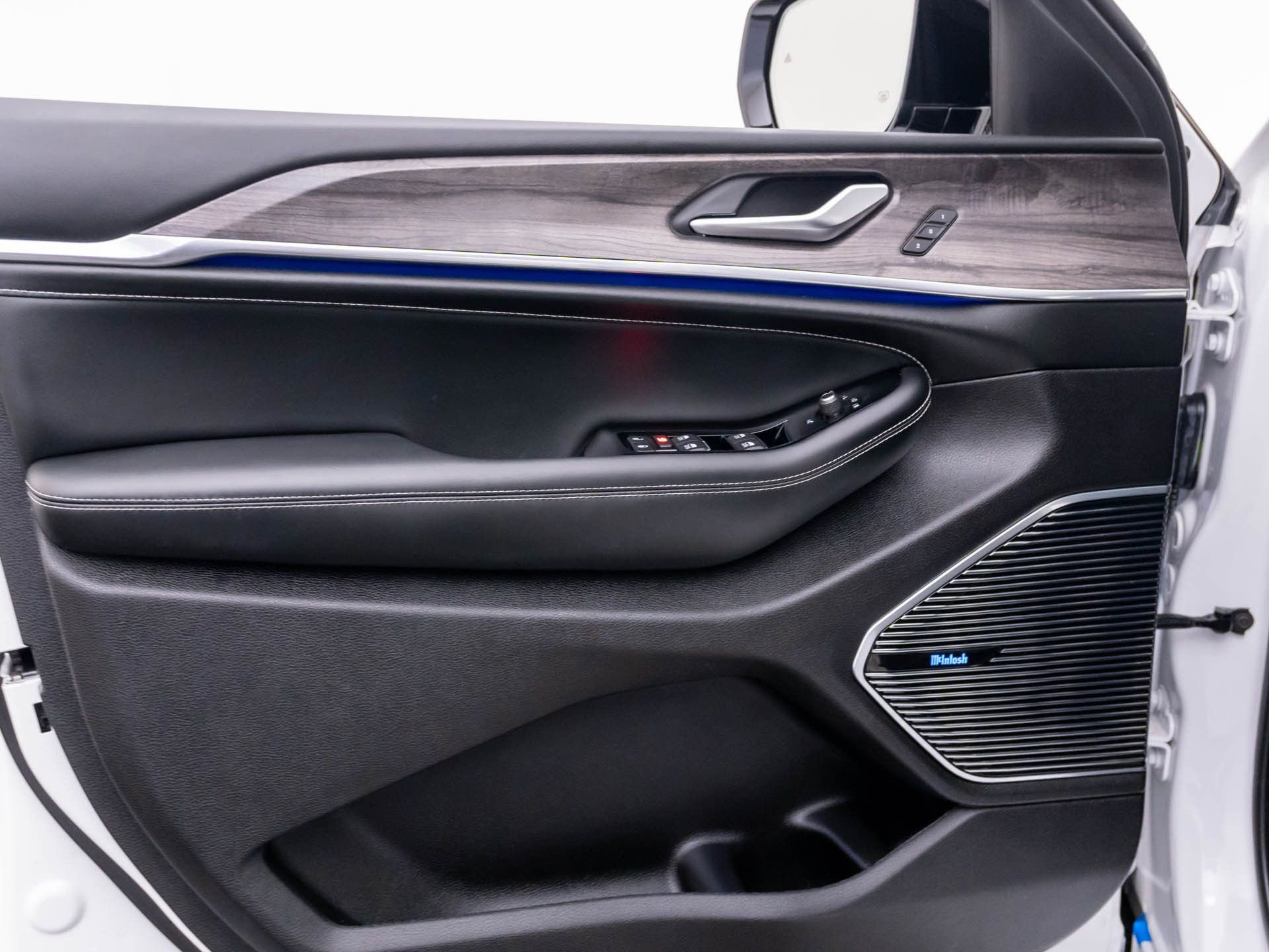 Used 2023 Jeep Grand Cherokee Overland image 14