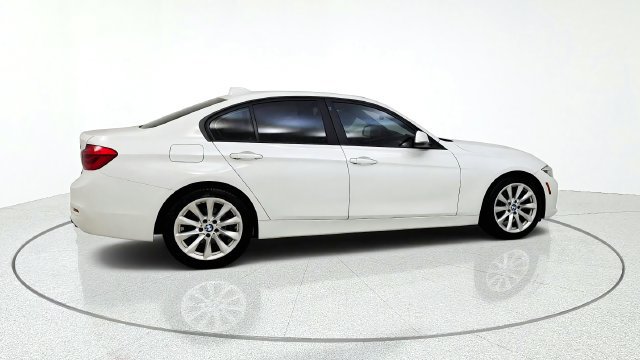 Used 2018 BMW 320i xDrive Sedan AWD/4WD image 9