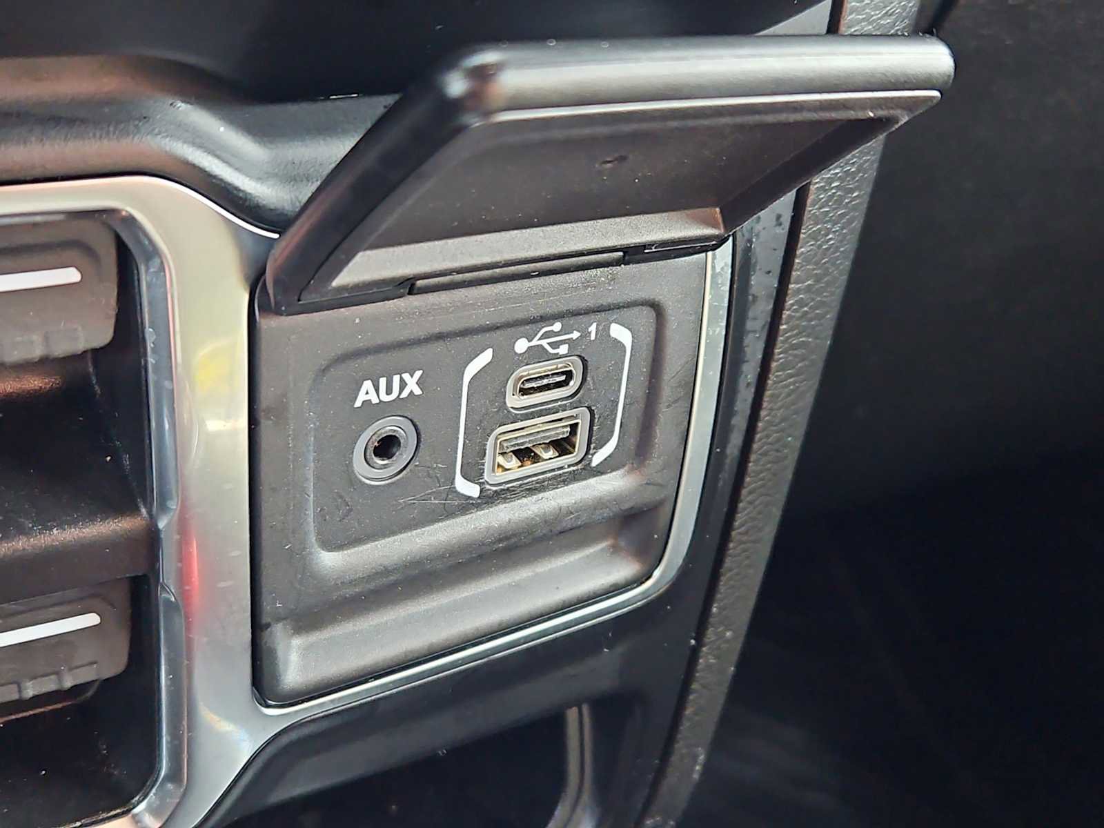 Used 2022 Jeep Wrangler Unlimited Sahara w/ LED Lighting Group image 18