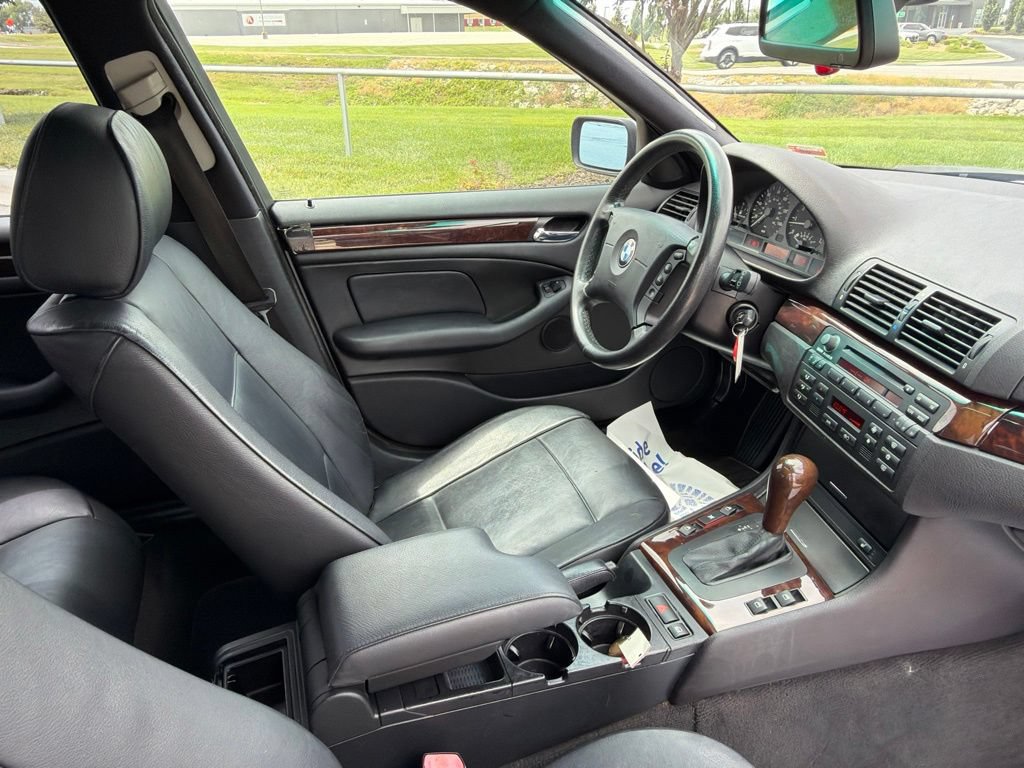 Used 2004 BMW 325i Sedan RWD image 27