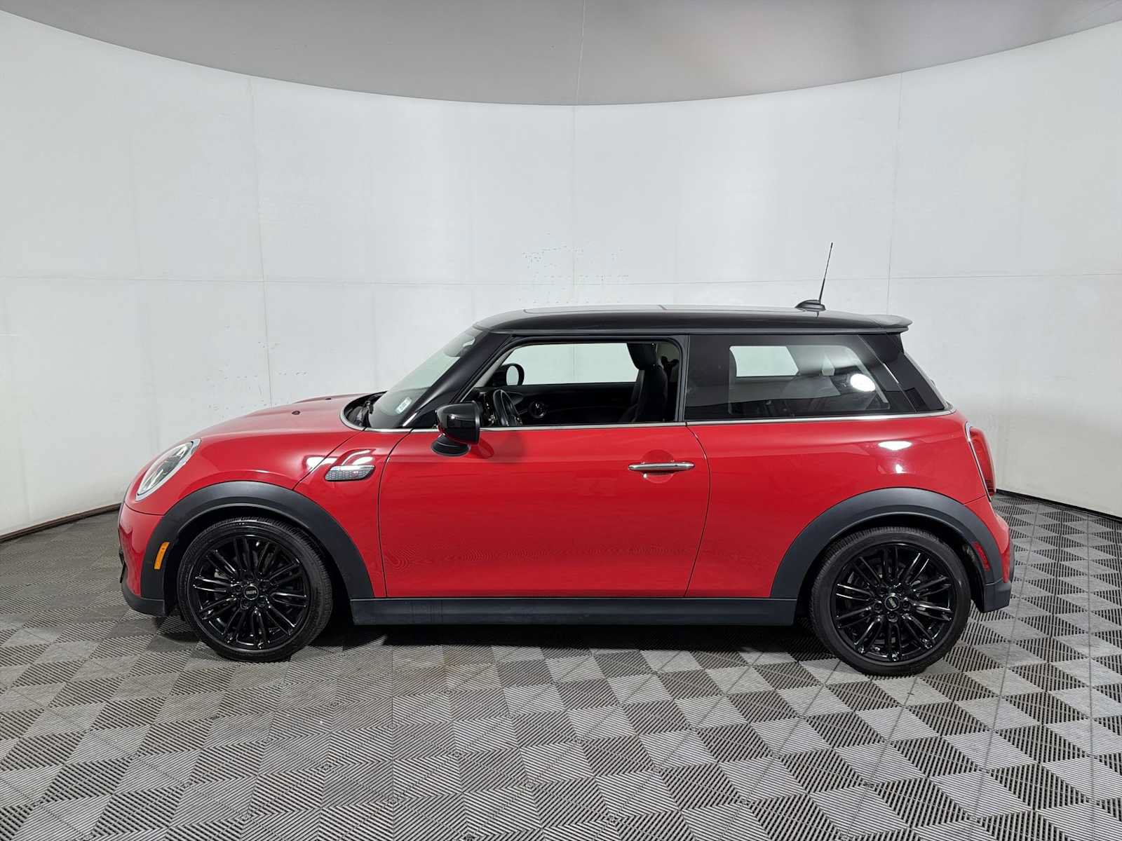 Used 2024 MINI Cooper S FWD image 4