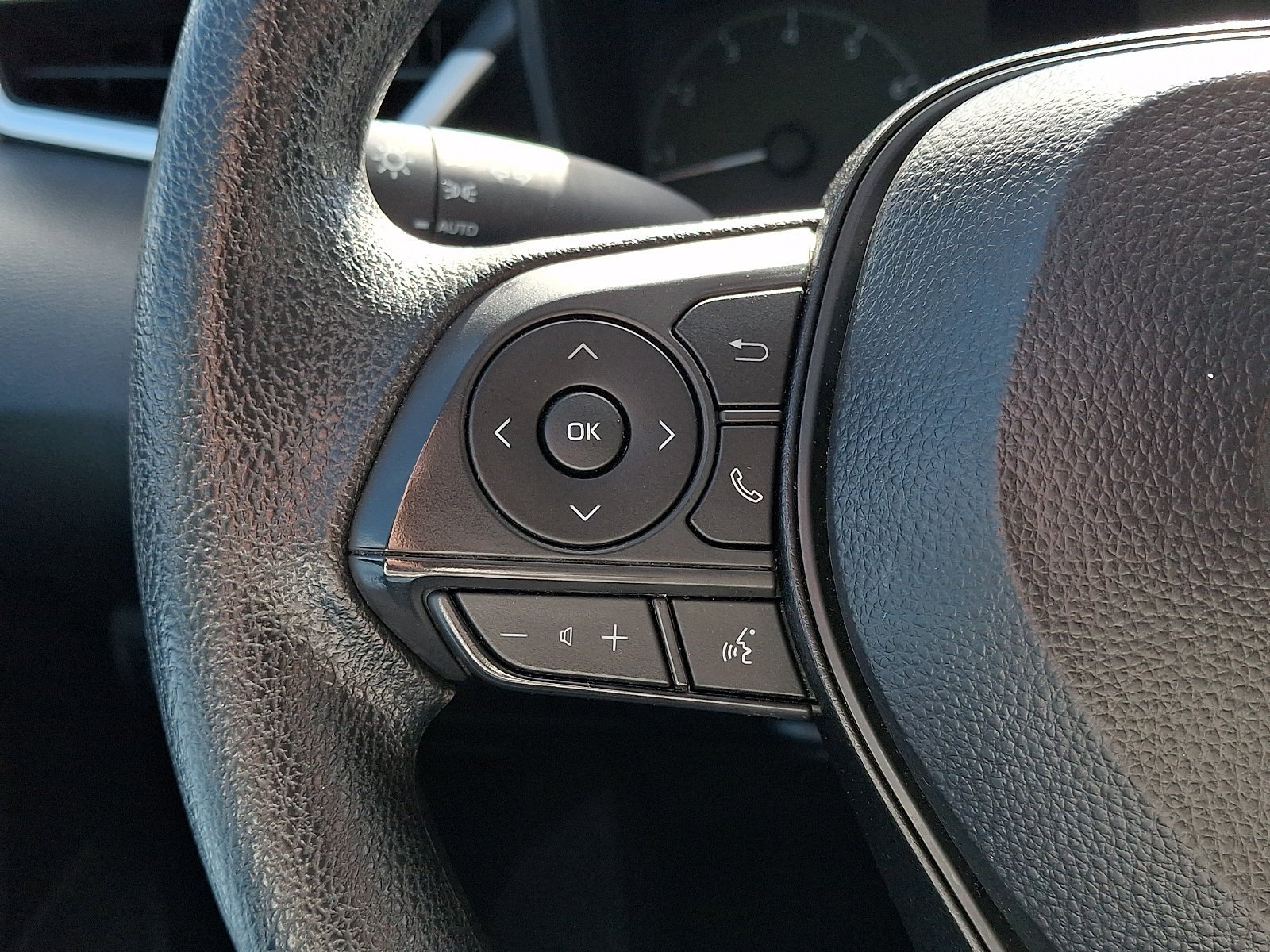 Used 2025 Toyota Corolla LE FWD image 22