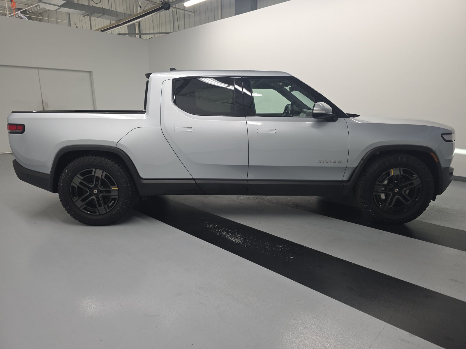 Used 2024 Rivian R1T Adventure Dual AWD/4WD image 6