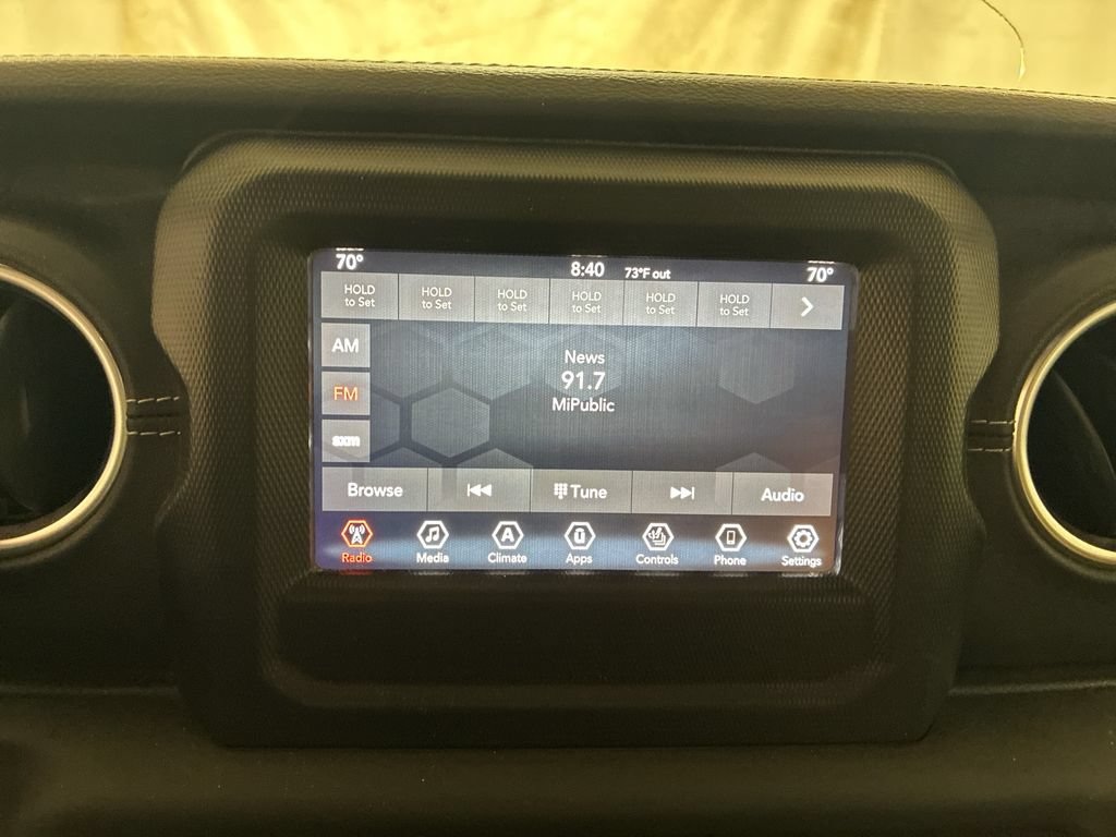 Used 2018 Jeep Wrangler Unlimited Sahara w/ Dual Top Group AWD/4WD image 14