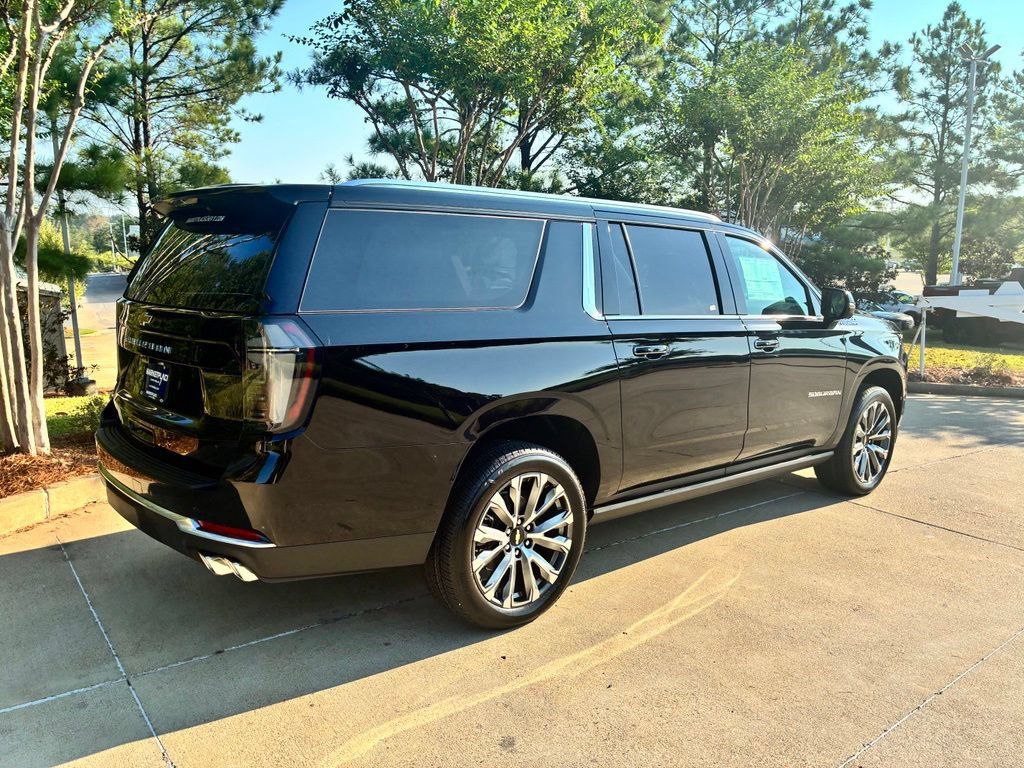 New 2026 Chevrolet Suburban High Country AWD/4WD image 8