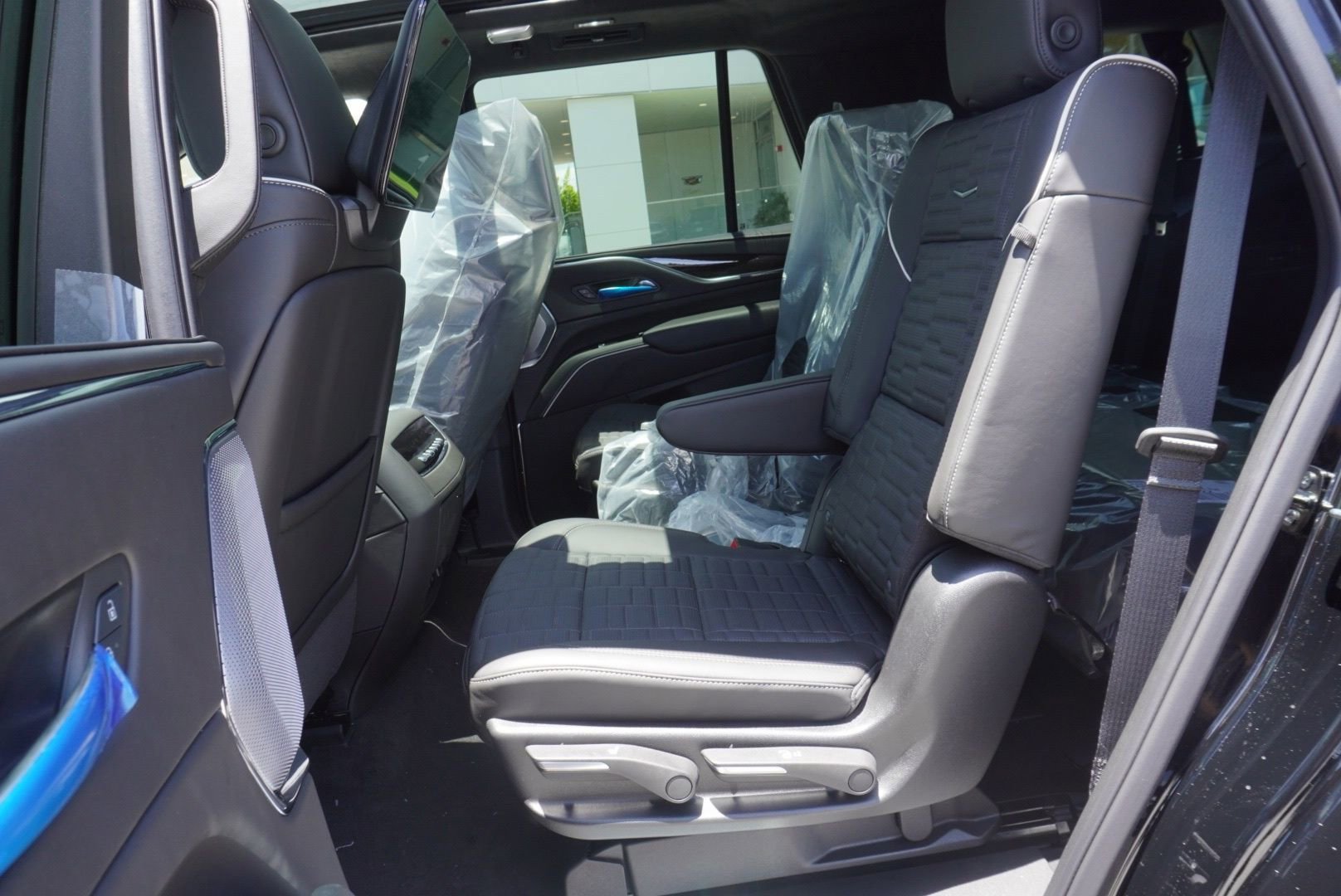 New 2024 Cadillac Escalade Sport Platinum w/ LPO, ONYX Package image 20