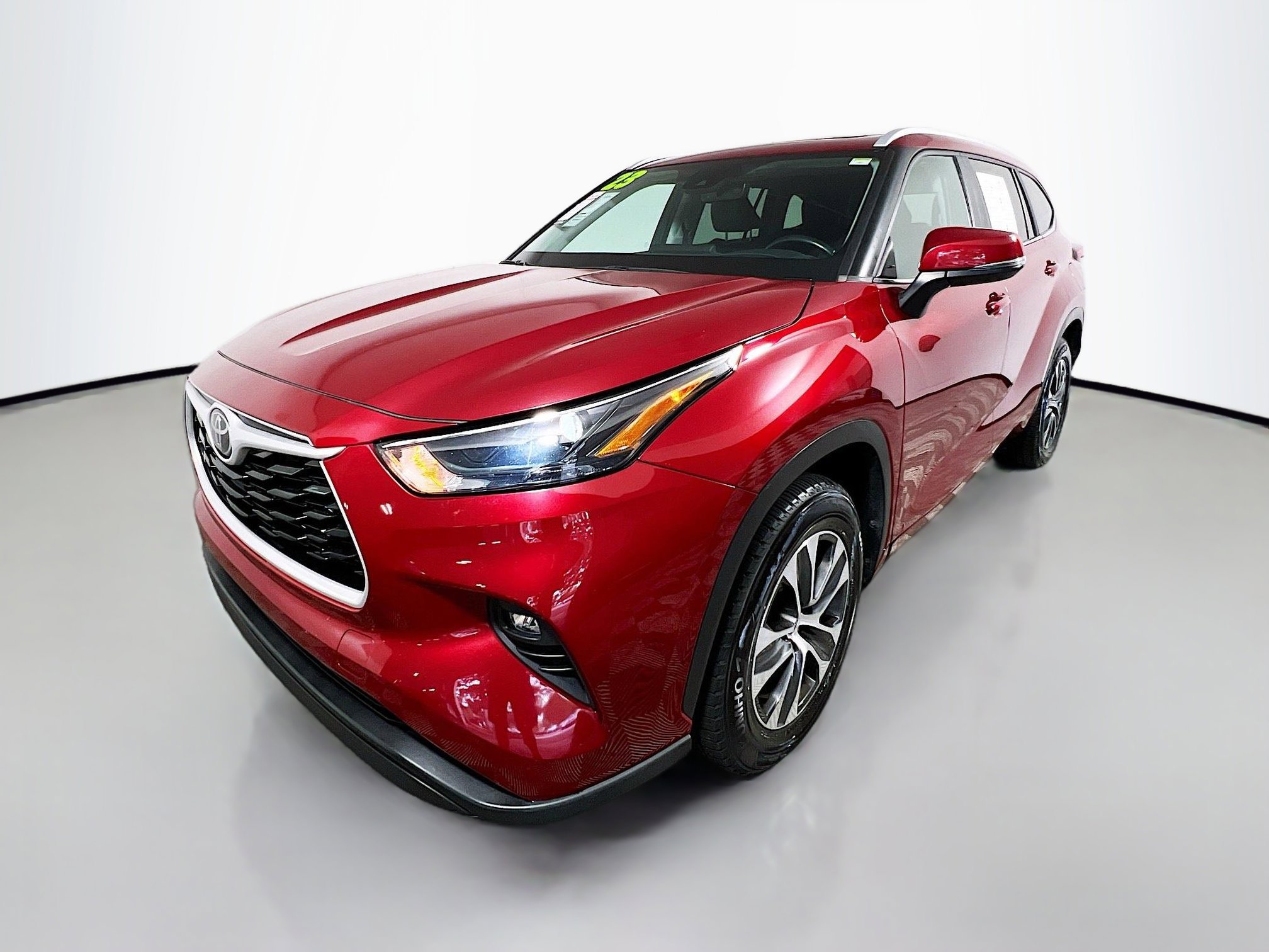 Used 2023 Toyota Highlander XLE image 10