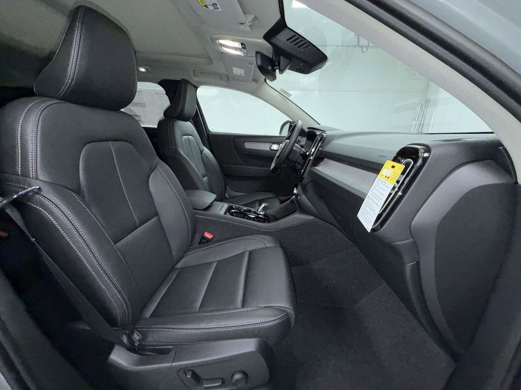 New 2026 Volvo XC40 B5 Plus w/ Climate Package AWD/4WD image 11
