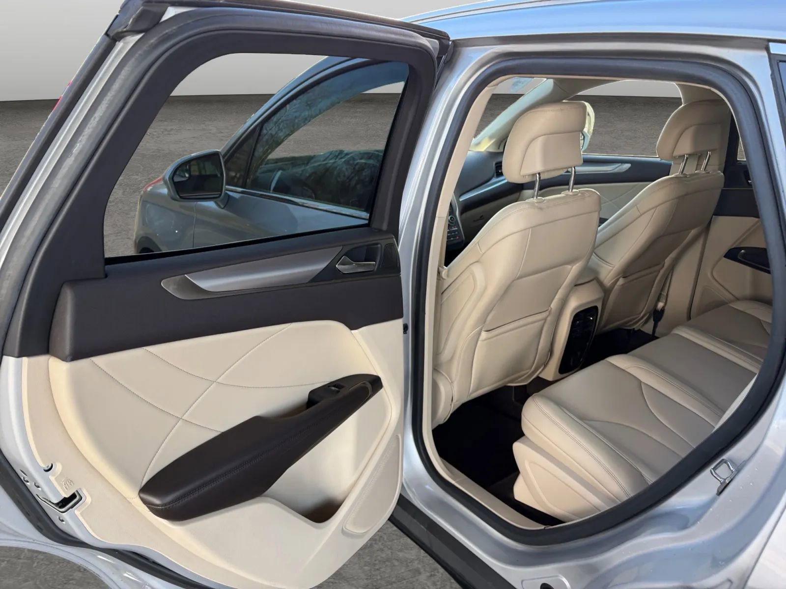 Used 2018 Lincoln MKC Premiere image 12