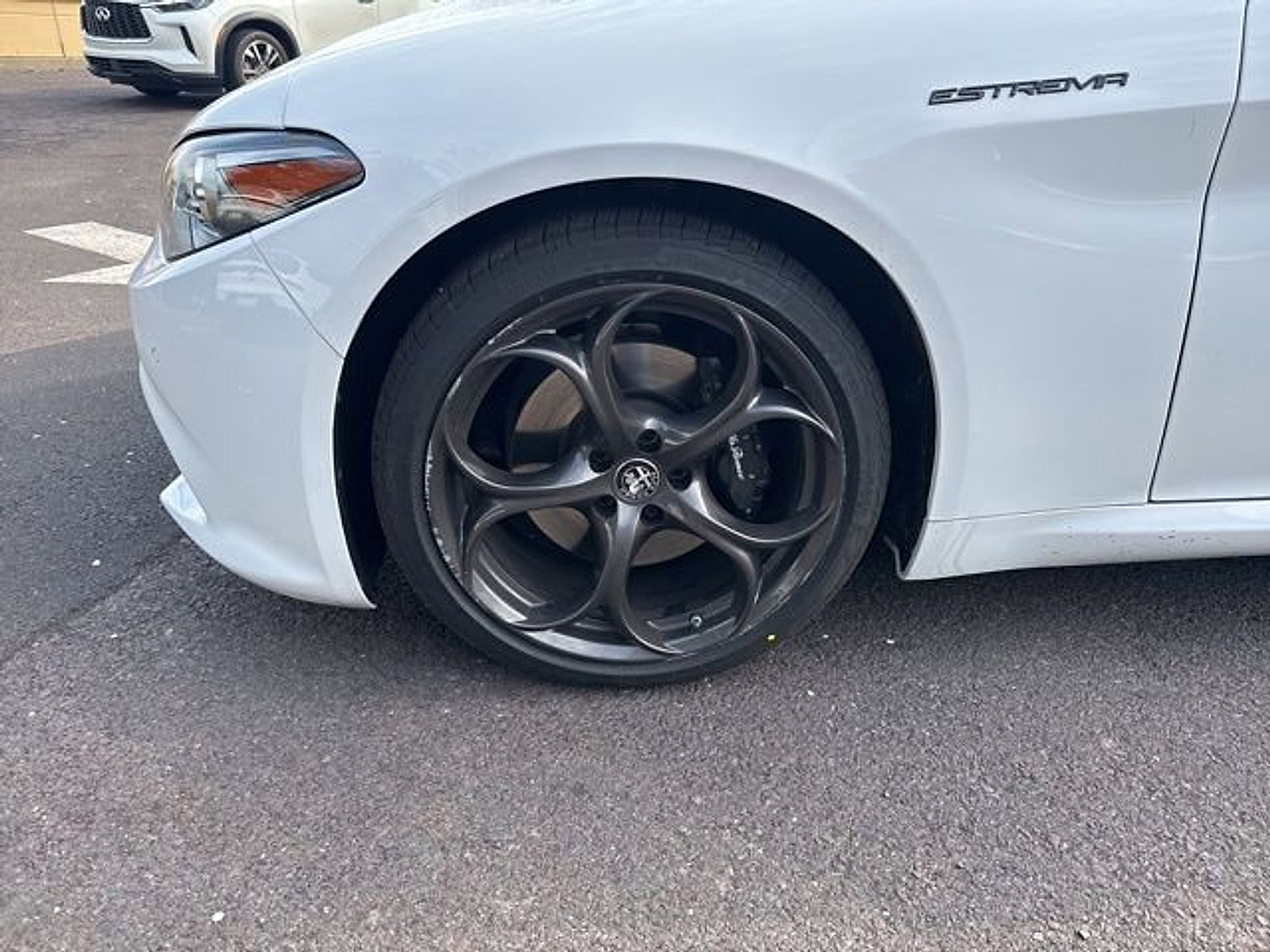 Used 2023 Alfa Romeo Giulia Estrema image 3