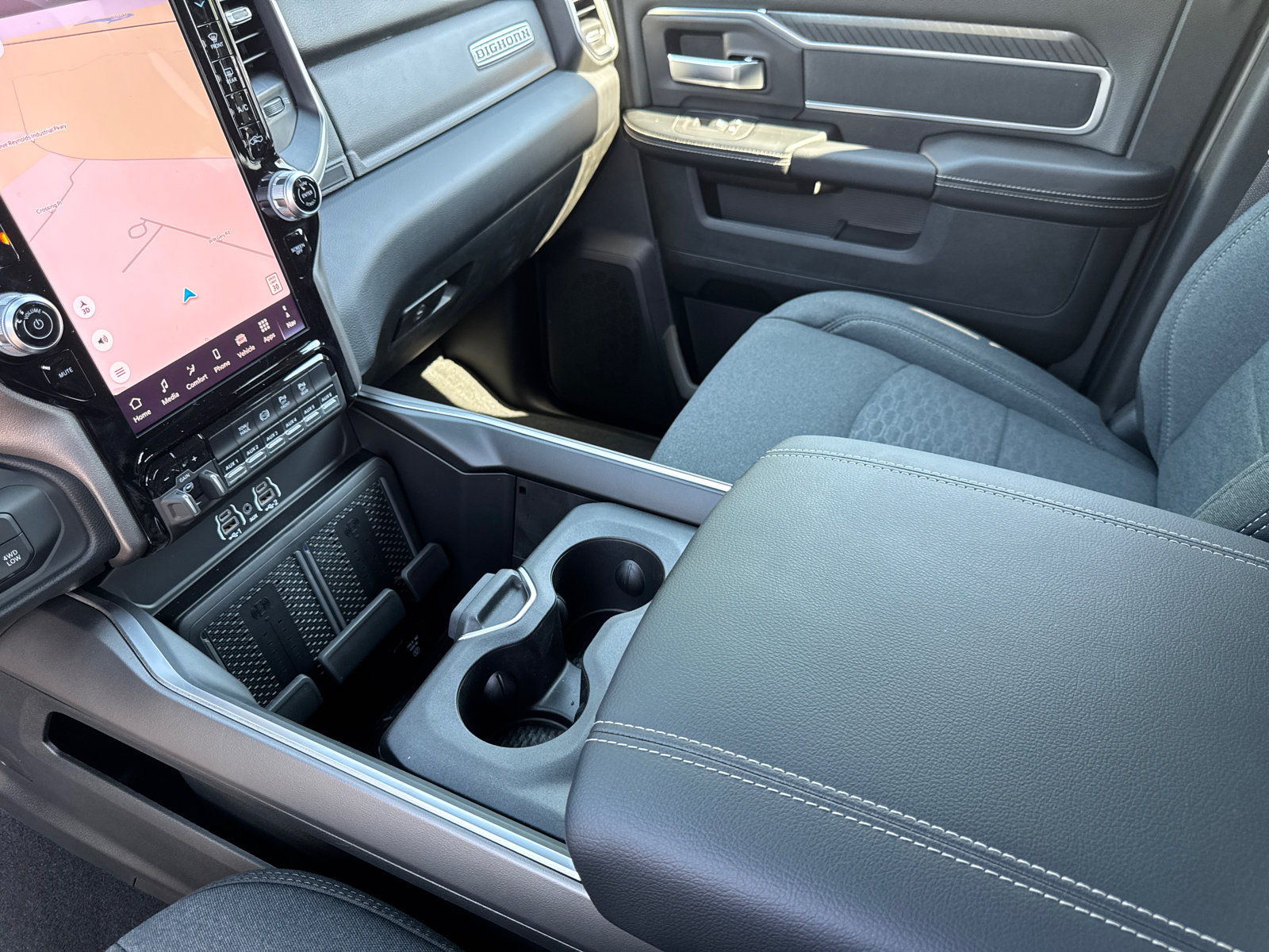 New 2026 RAM 3500 Big Horn AWD/4WD image 32