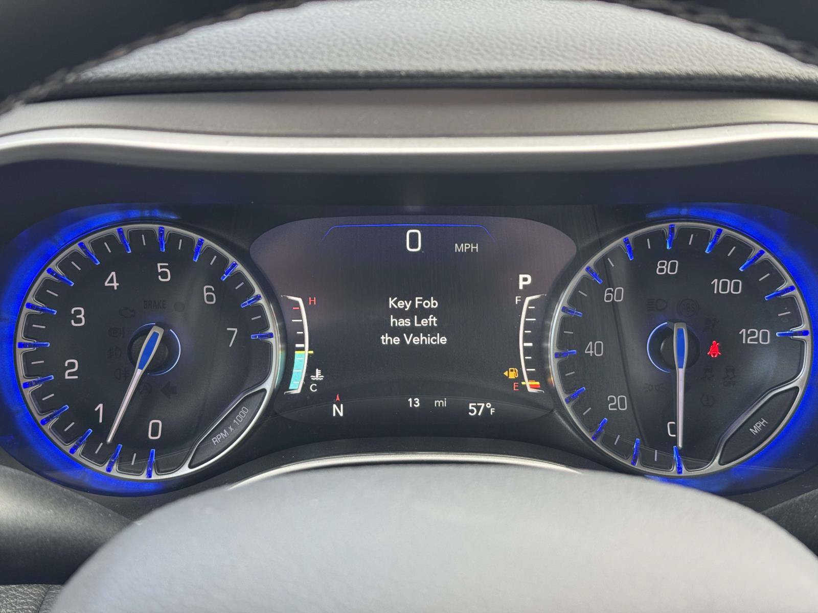 Used 2027 Chrysler Pacifica Select w/ Family Tech Group FWD image 17