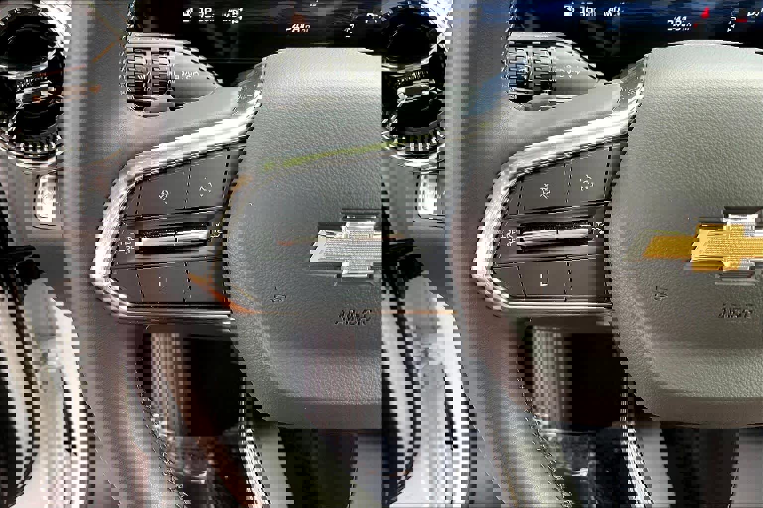 Used 2025 Chevrolet Equinox LT w/ Safety and Technology Package image 17