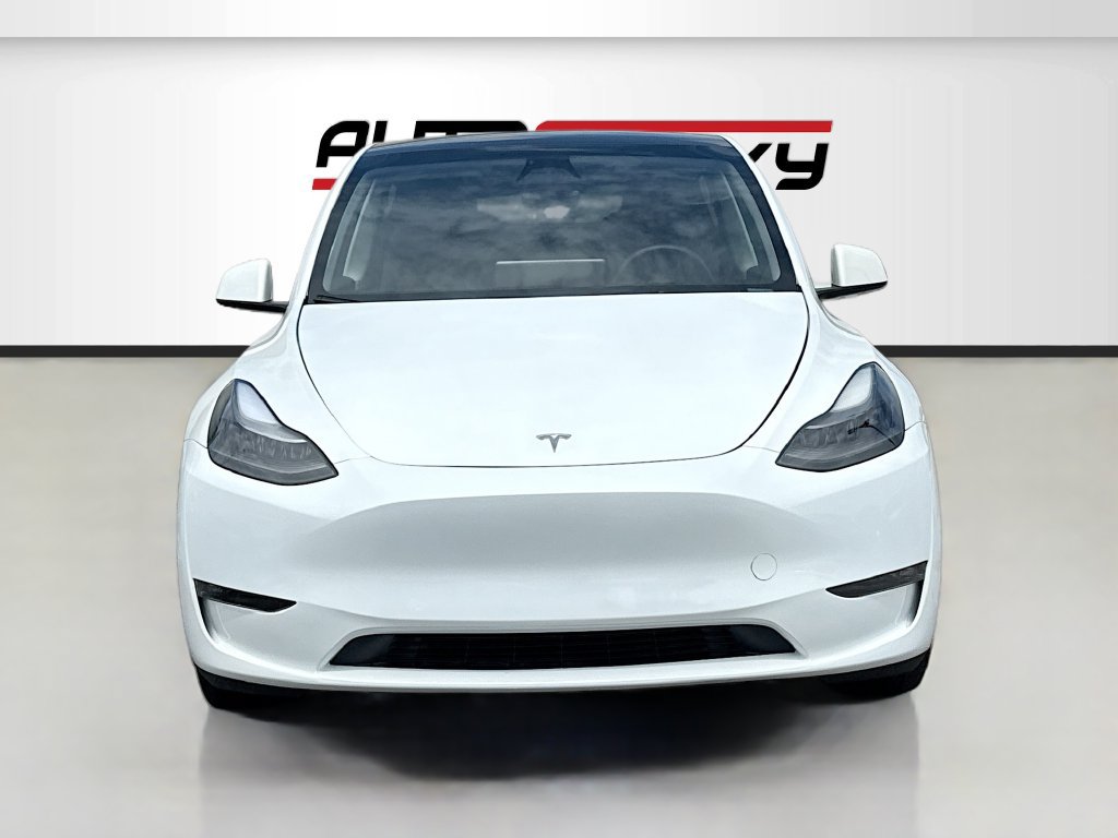 Used 2024 Tesla Model Y Long Range AWD/4WD image 2