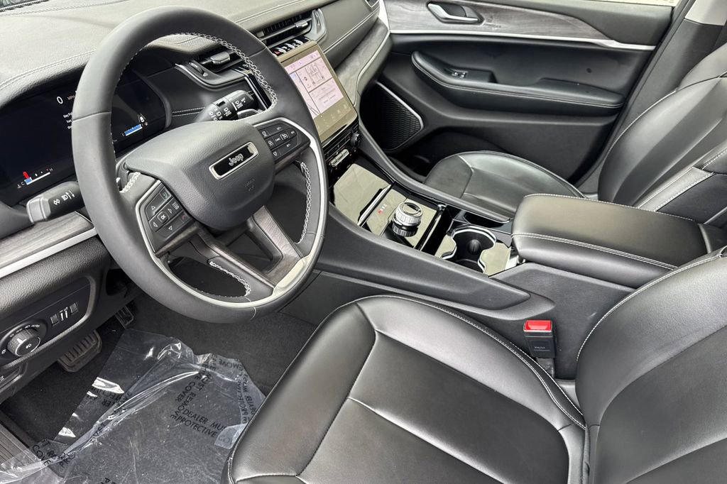 Used 2023 Jeep Grand Cherokee L Limited RWD image 12