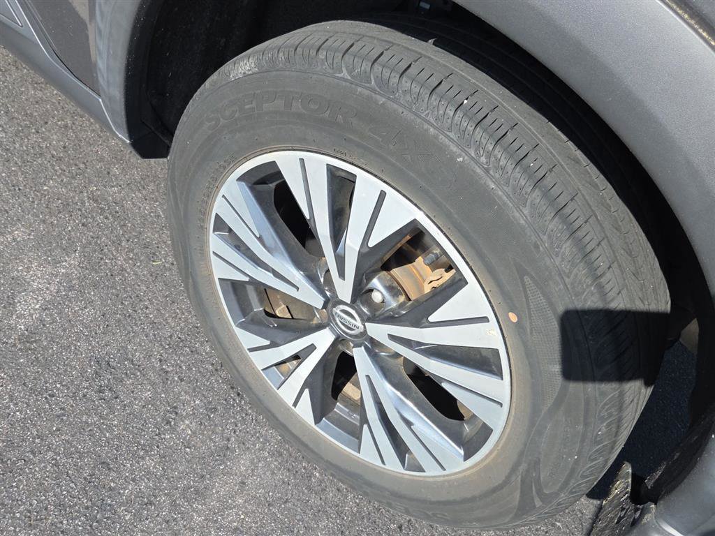 Certified 2021 Nissan Rogue SV w/ Premium Package FWD image 8
