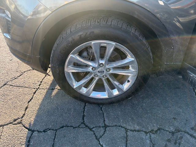 Used 2018 Ford Explorer XLT w/ Equipment Group 202A image 28