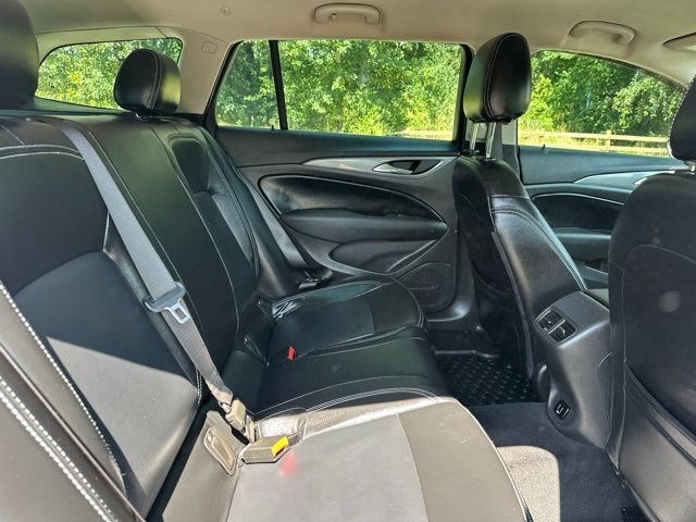 Used 2018 Buick Regal Preferred AWD/4WD image 17