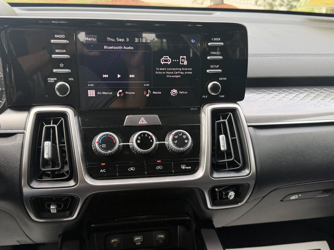 Used 2023 Kia Sorento LX AWD/4WD image 17