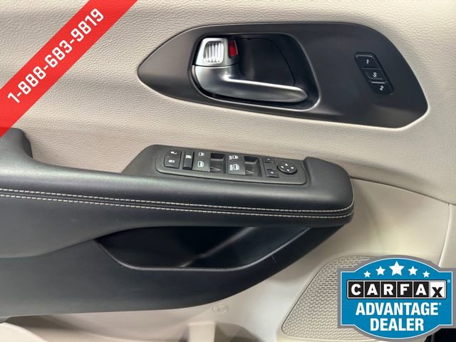 Used 2023 Chrysler Pacifica Touring-L FWD image 26