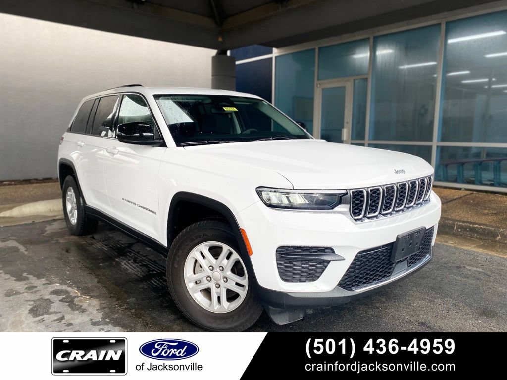 Used 2023 Jeep Grand Cherokee Laredo RWD image 1