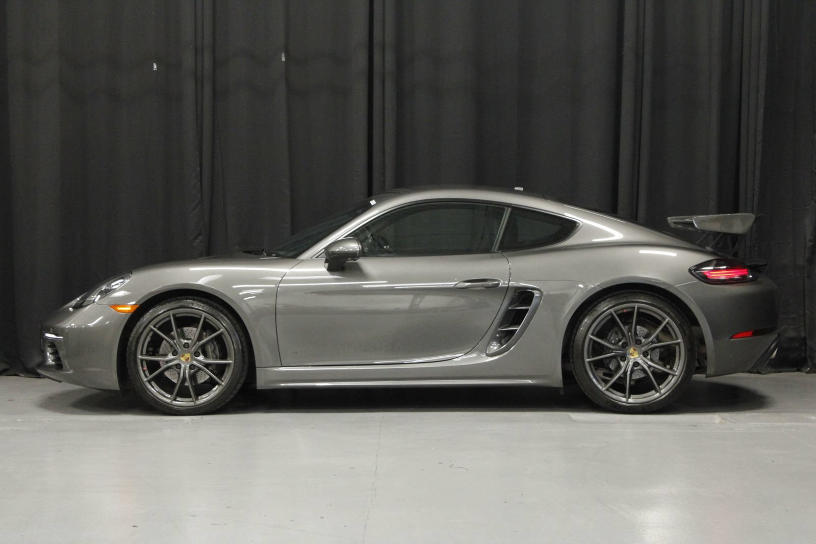 Used 2021 Porsche 718 Cayman RWD image 2