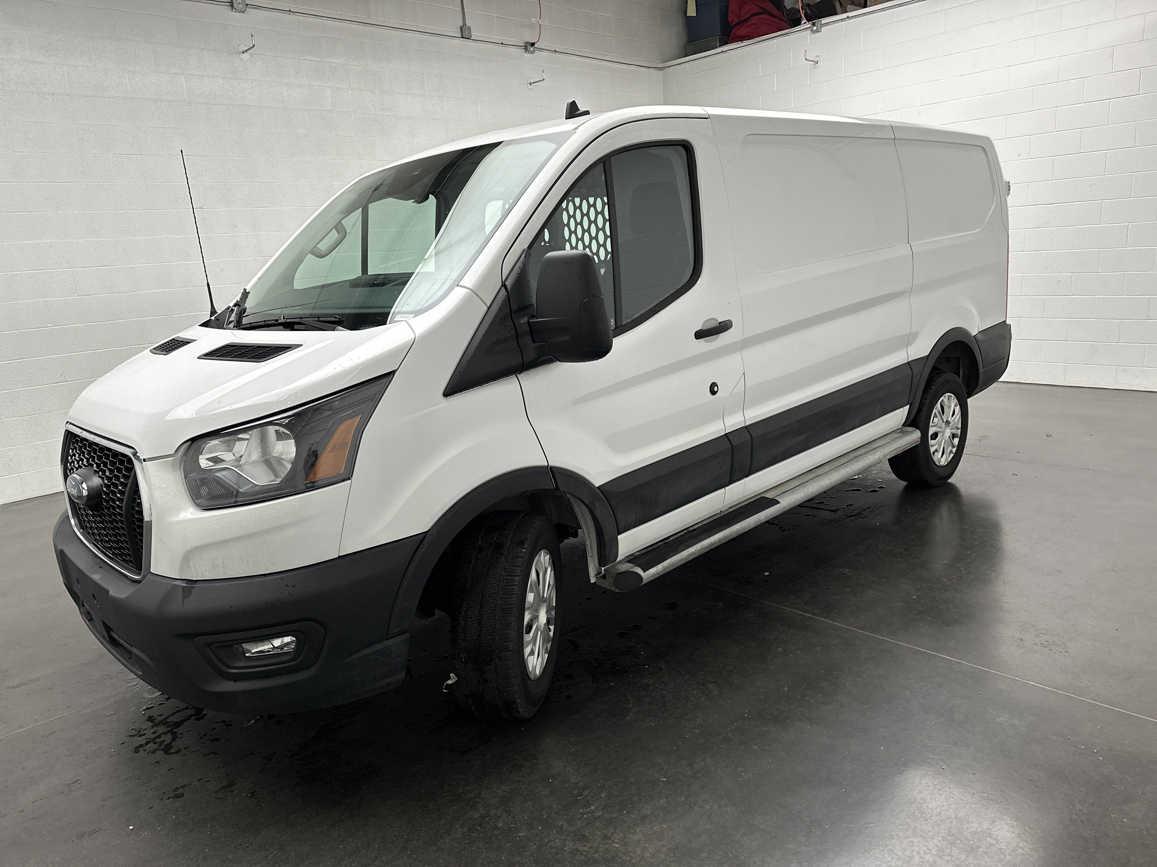 Used 2025 Ford Transit 250 Low Roof w/ Exterior Upgrade Package RWD image 4