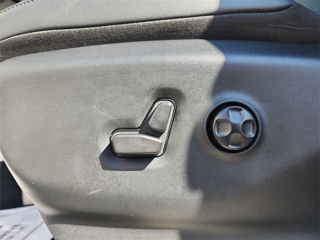 Used 2024 Chrysler Pacifica Touring-L image 30