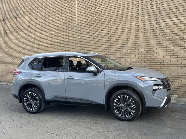 Used 2025 Nissan Rogue SL w/ Tech Package image 5