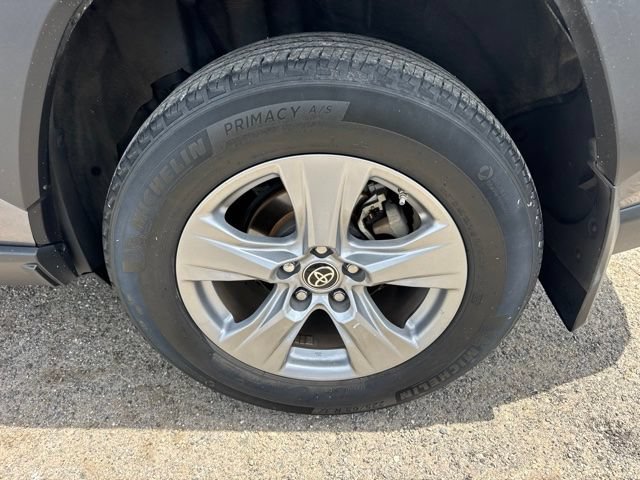 Used 2023 Toyota RAV4 LE AWD/4WD image 11