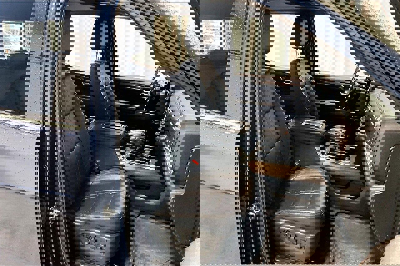 Used 2022 Chevrolet Silverado 1500 High Country w/ High Country Premium Package image 16