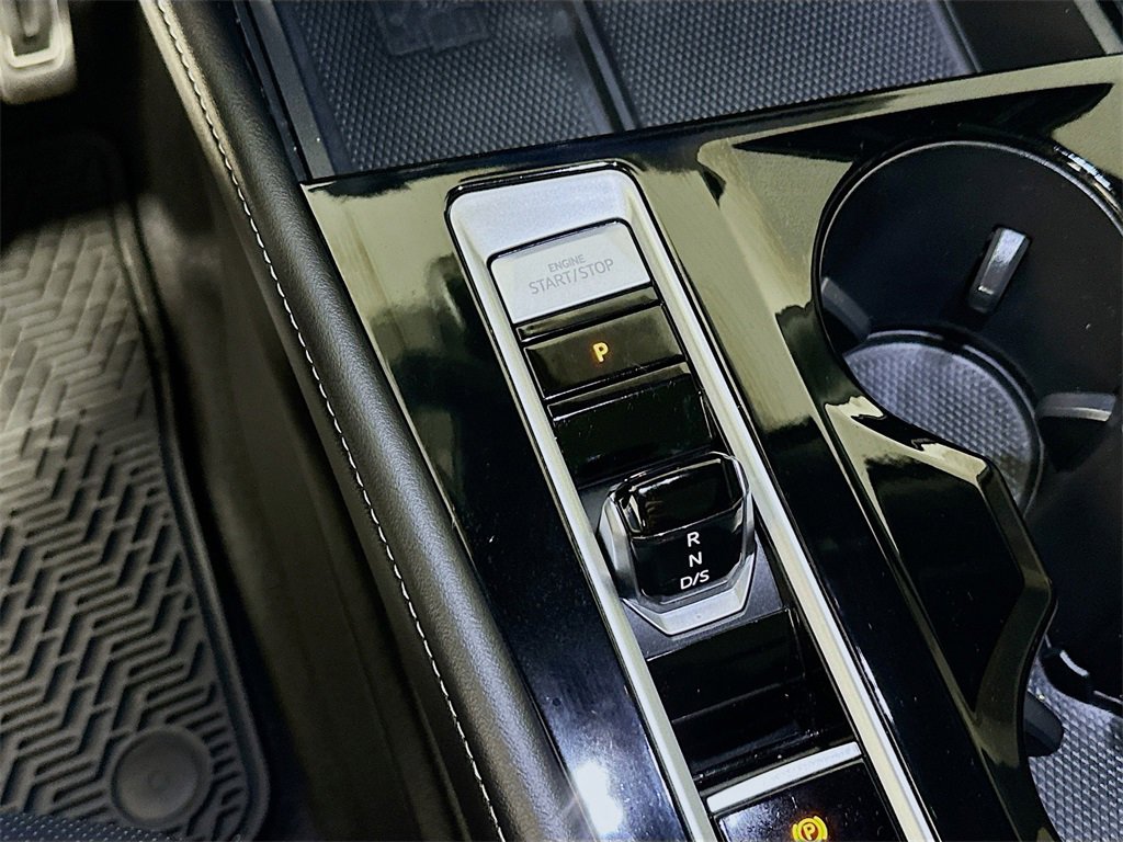 Used 2024 Volkswagen Atlas Cross Sport SEL Premium R-Line image 23