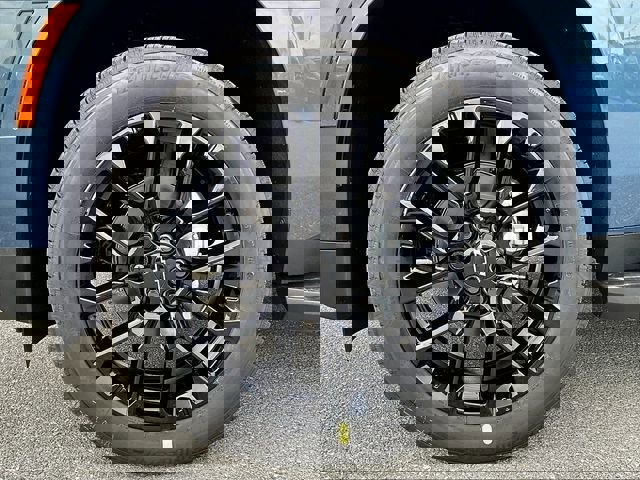 New 2026 Chevrolet Suburban Premier image 7