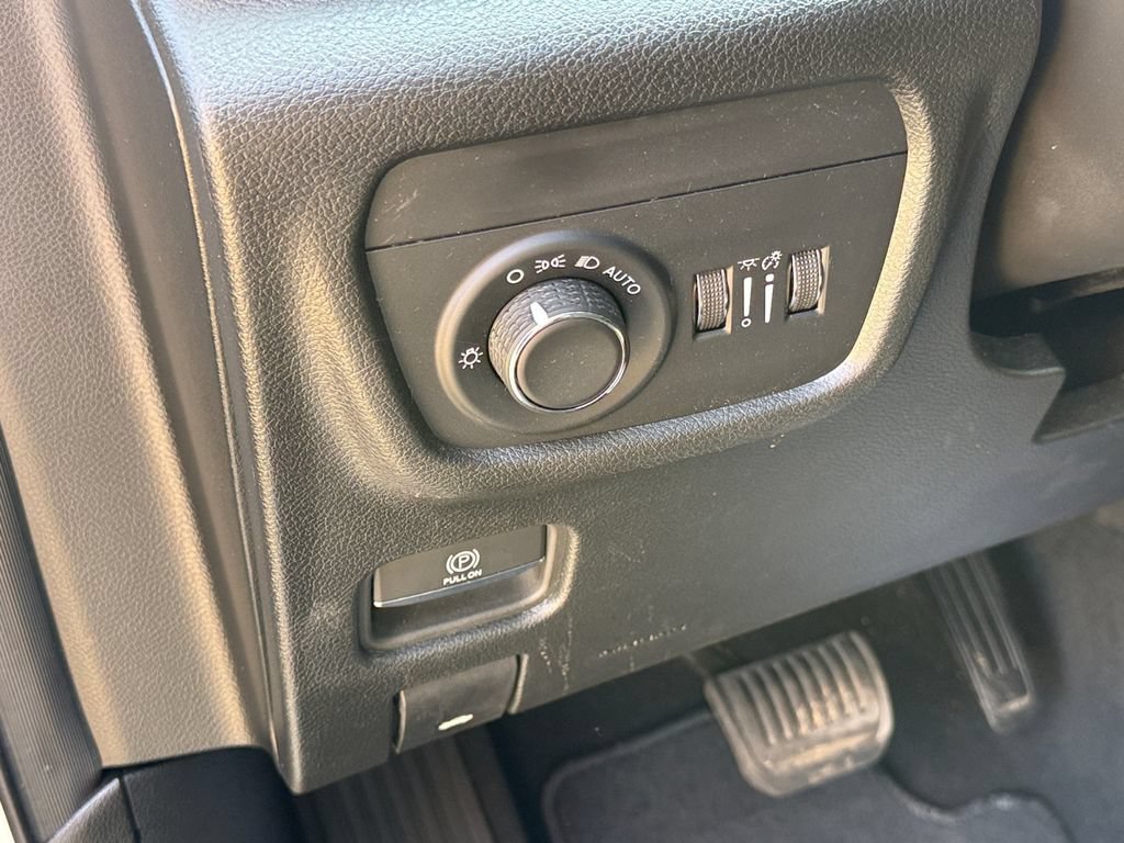Used 2025 Jeep Grand Cherokee Altitude AWD/4WD image 19