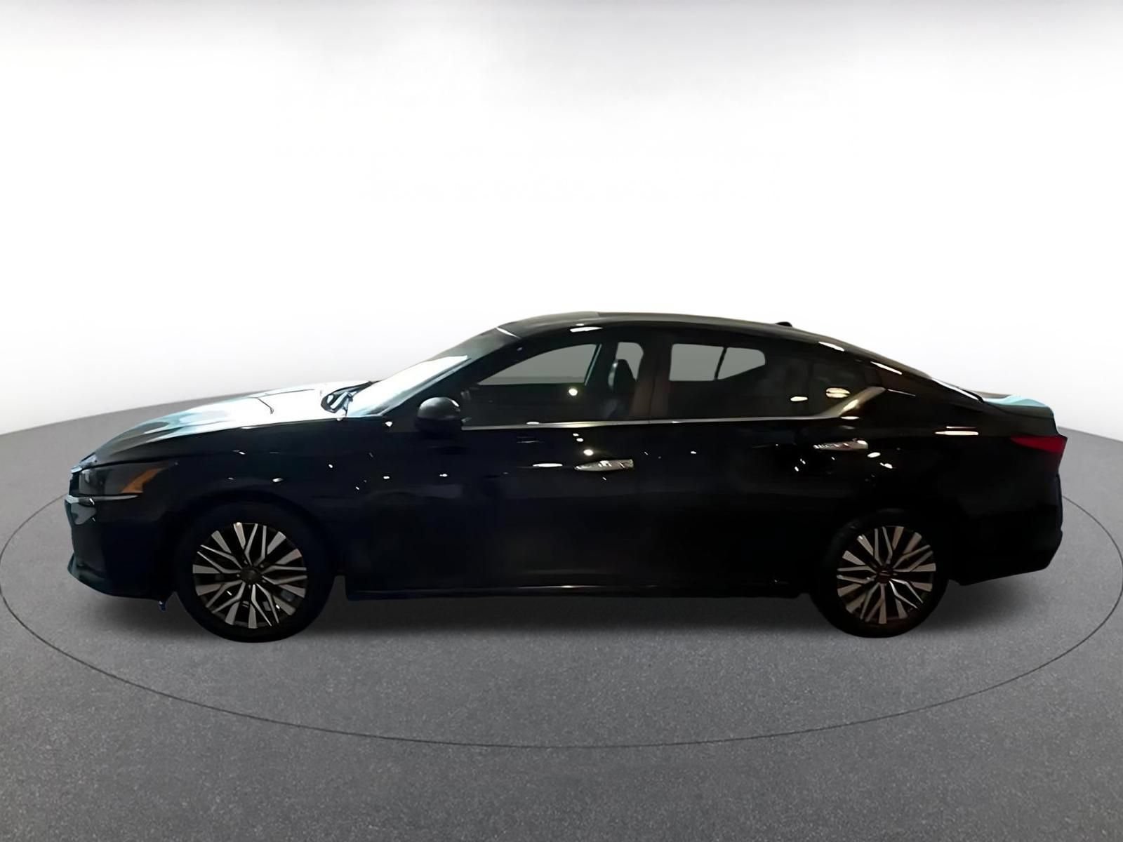 Used 2025 Nissan Altima 2.5 SV FWD image 8