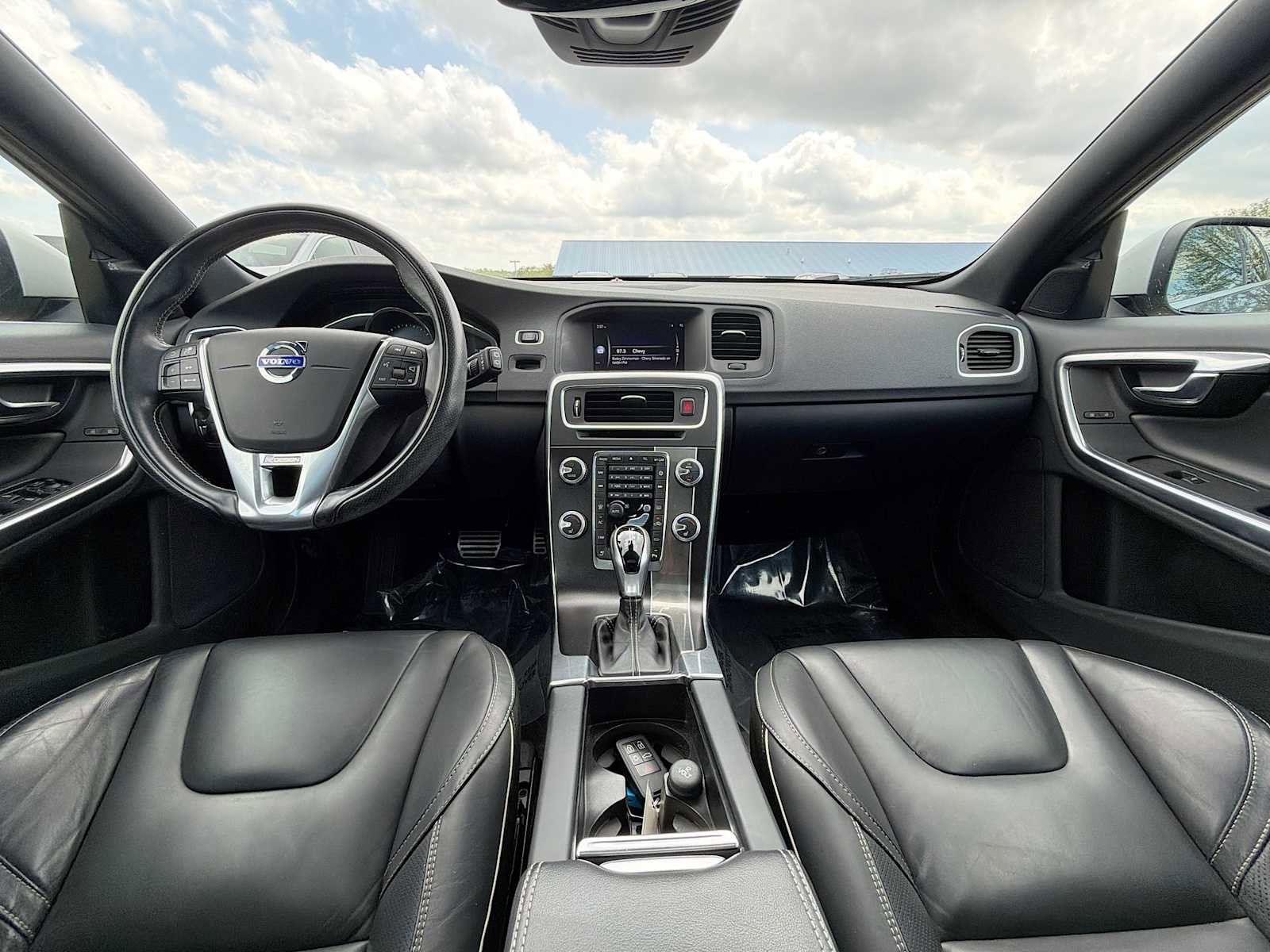 Used 2017 Volvo V60 T6 R-Design Platinum w/ Climate Package AWD/4WD image 12