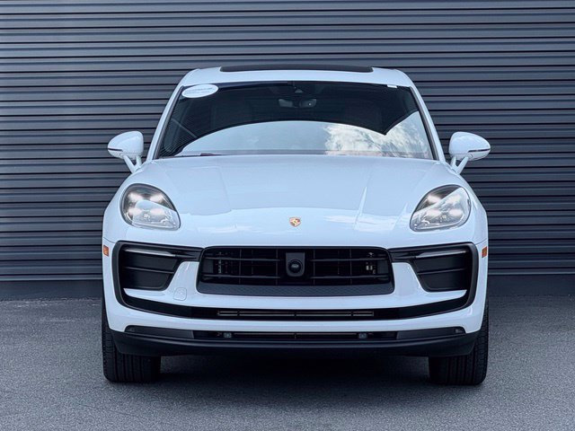Certified 2026 Porsche Macan AWD/4WD image 10