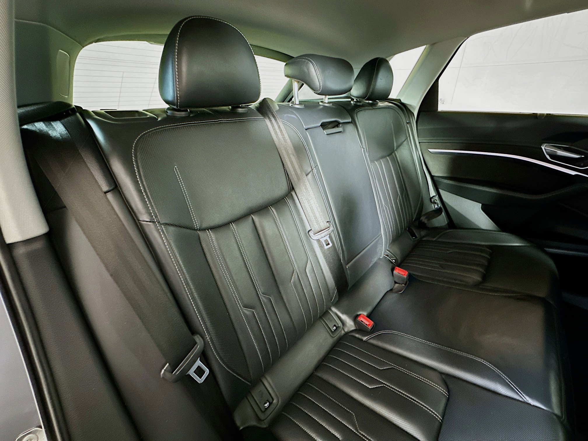 Used 2019 Audi e-tron Prestige w/ Prestige Package image 27