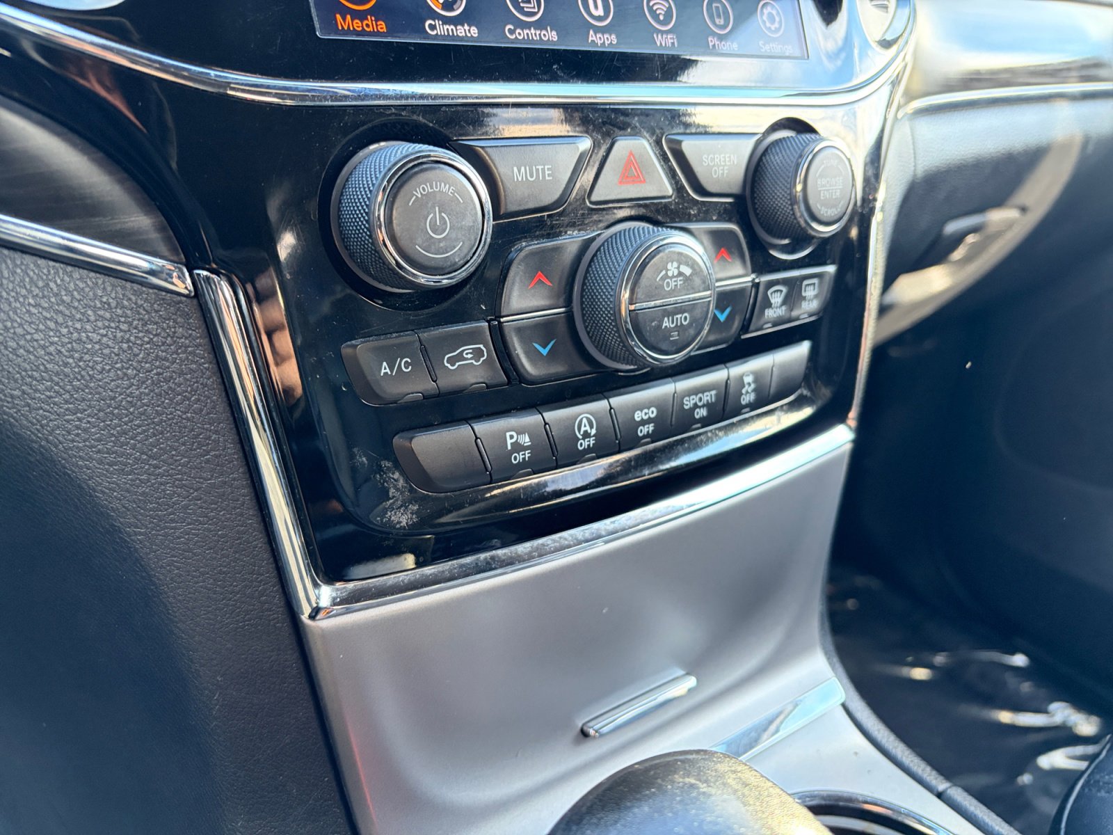 Used 2019 Jeep Grand Cherokee Limited image 17