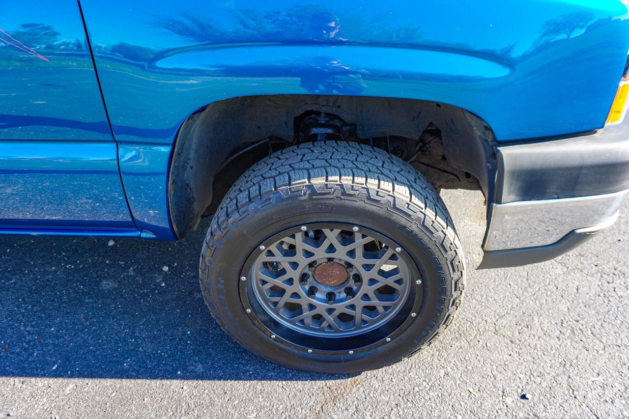Used 2004 Chevrolet Silverado 2500 LS w/ Snow Plow Prep Package AWD/4WD image 30