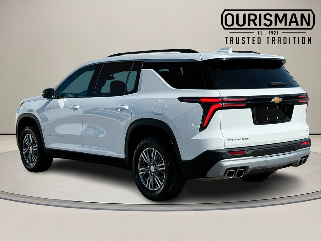 Used 2024 Chevrolet Traverse LT image 4